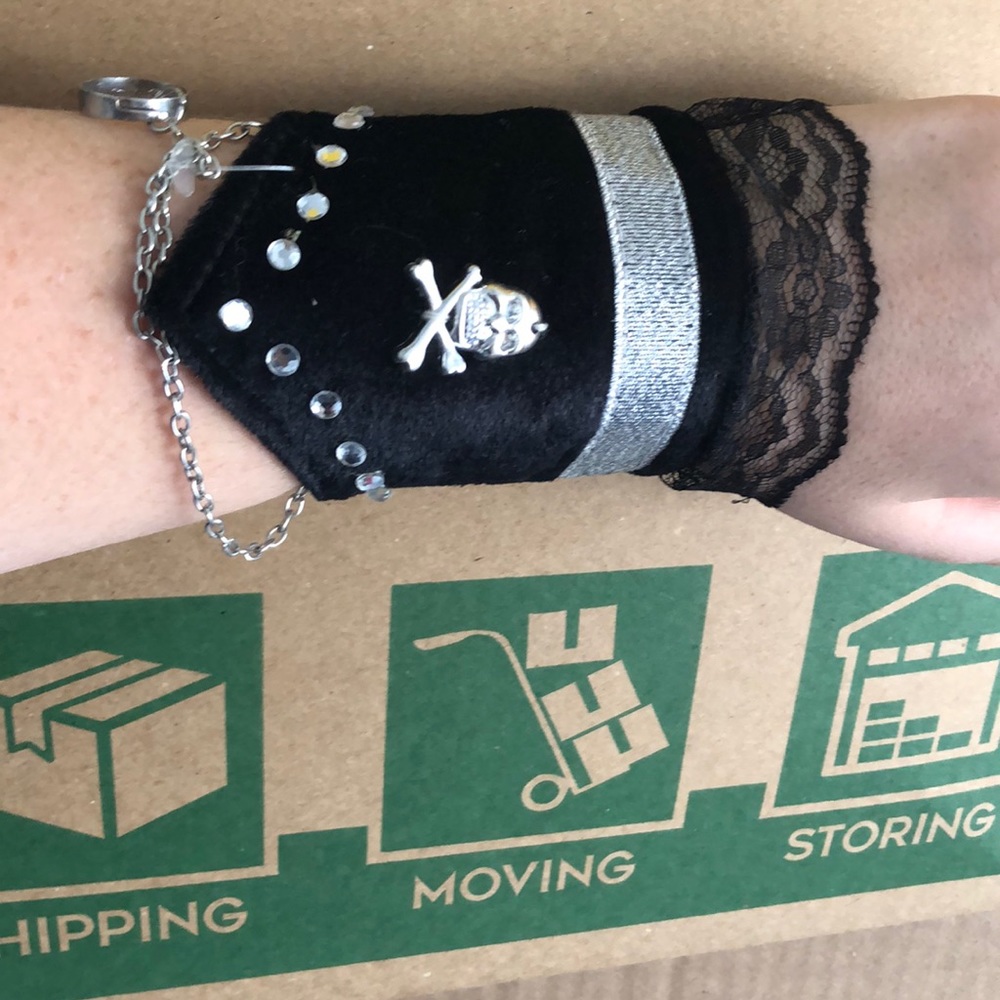 ❤️❤️Skeleton Wrist Bracelet with Velcro ❤️❤️